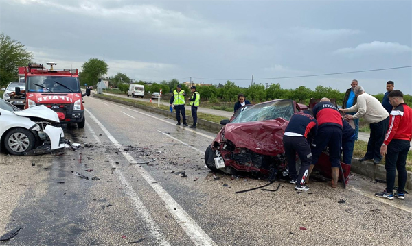 KADİRLİ KOZAN YOLUNDA KAZA 1 ÖLÜ 2 YARALI – Sıla Gazetesi